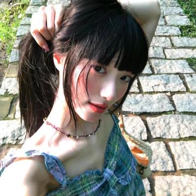 保姆让她的儿子钻进我卧室